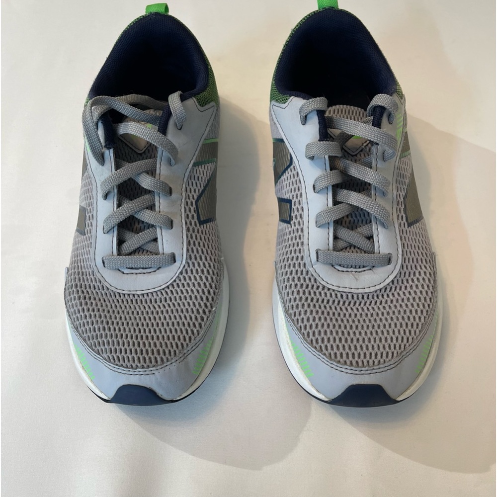 New Balance Dynasoft , youth size 5.5 , good condition , preowned